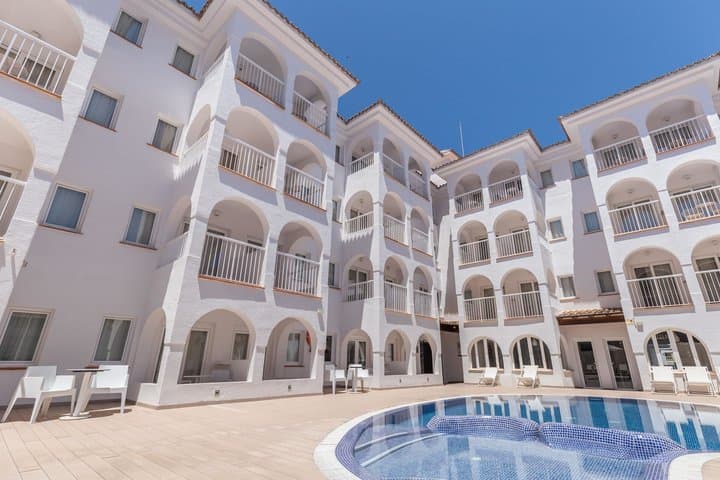 BQ Cala Ratjada, Španělsko