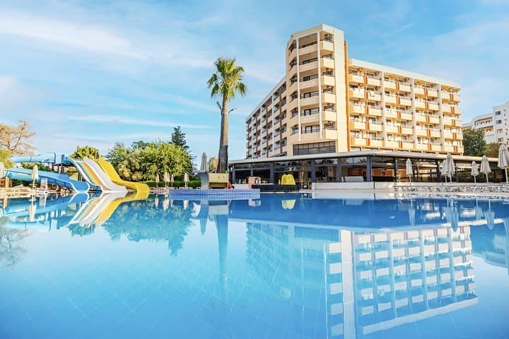 THE HOLIDAY RESORT
